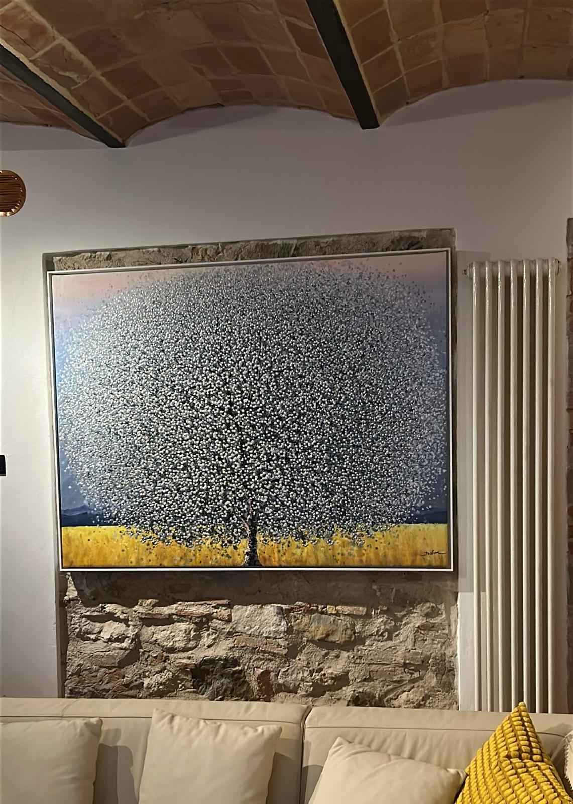 Je Shen in soggiorno con parete in pietra - cliente Galleria Orler